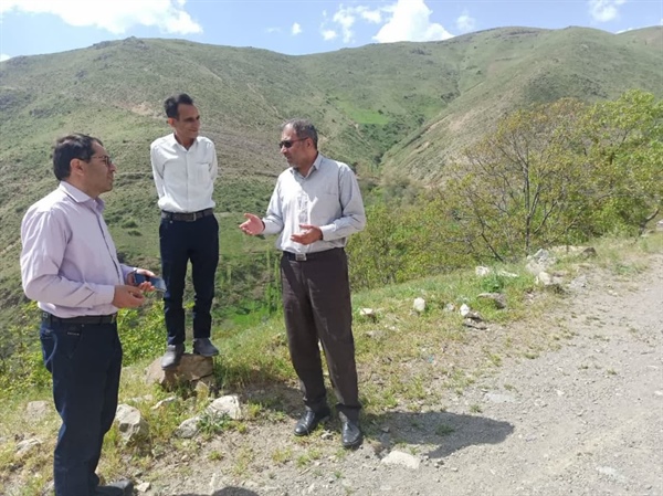 بازدید میدانی بخشدار مرکزی زنجان به اتفاق رئیس محترم راهداری شهرستان زنجان از راه روستایی لار