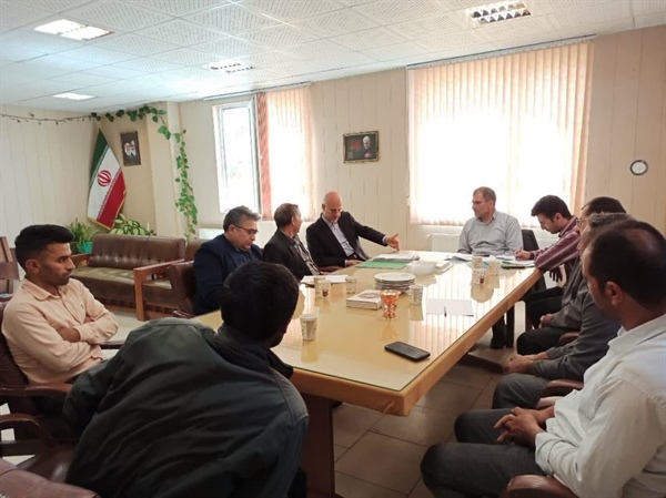 جلسه بررسی مشکلات ییلاق اولن دلبر با حضور دکتر خالقی فرماندار محترم شهرستان زنجان ،  دکتر حسنلو فرد بخشدار مرکزی زنجان و اهالی محترم روستاهای کهیا،سانسیز،قلات(  بخش چورزق - طارم) و طرازوج و گلیجه سفلی