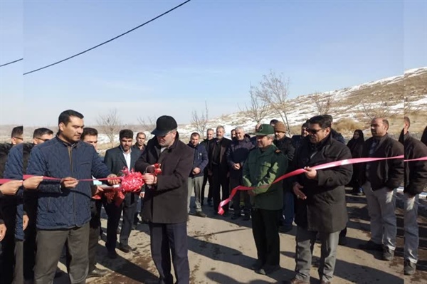 آیین افتتاح و بهره برداری از پروژه های عمرانی بخش مرکزی زنجان به صورت متمرکز در روستای والارود