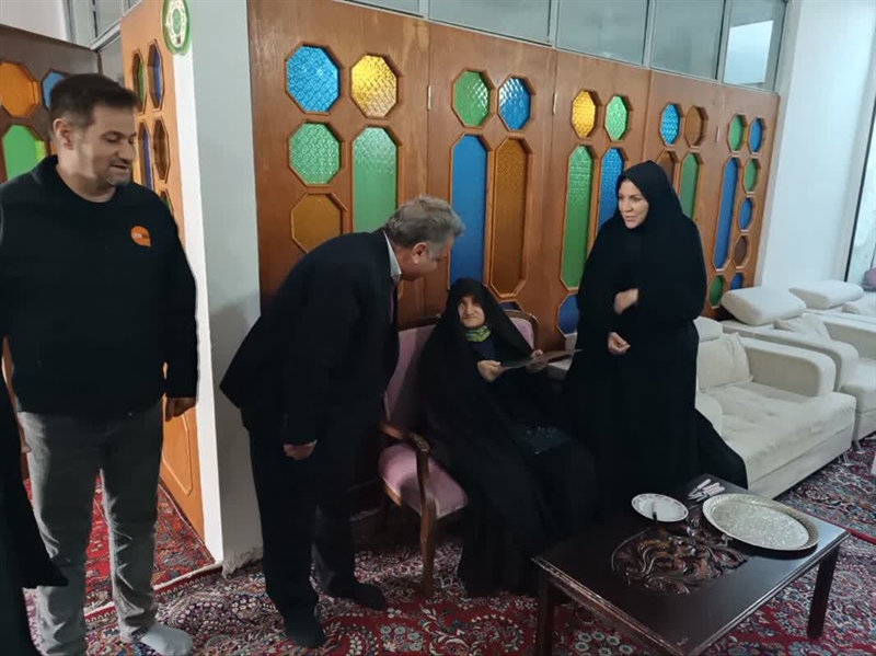 دیدار بخشدار مرکزی زنجان با مادران شهدای روستاهای" امین‌آباد و ینگجه"