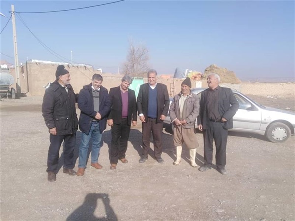 حضور ولی بیگلوئی بخشدار زنجانرود در روستای نوروز آباد و بررسی راه های انتقال گاز به روستا