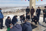 غبار روبی مزار شهدای گمنام شهر نیک پی به مناسبت ایام الله دهه فجر
