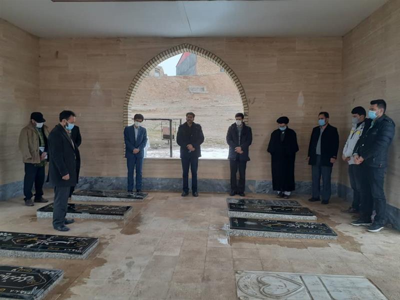 مراسم غبار روبی مزار شهدای روستای قره بوطه با حضور ولی بیگلوئی بخشدار زنجانرود
