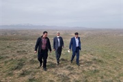 حضور بخشدار زنجانرود بهمراه شهردار نیک پی جهت تعیین و تکلیف زمین...