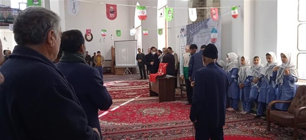 استقبال از پرچم مطهر حرم امام حسین (ع) در مسجد روستای مهرآباد
