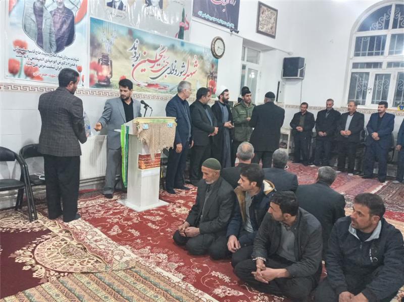 حضور بخشدار زنجانرود در مراسم سوگواری شهادت حضرت فاطمه زهرا (س) در مسجد روستای نصیرآباد