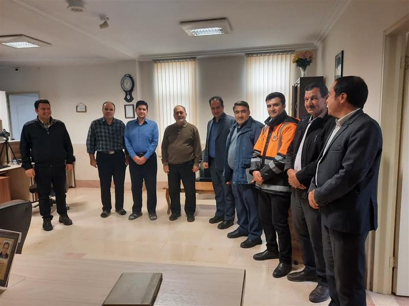 حضور و تجلیل بیات بخشدار زنجانرود از مدیر و کارکنان ثبت احوال زنجانرود