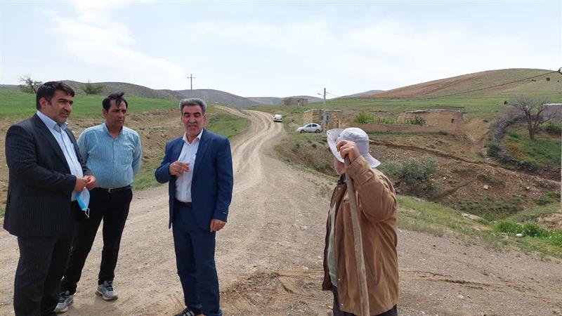بازدید بیات بخشدار زنجانرود از عملیات لوله کشی آب شرب روستای میاندره