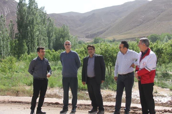 بازدید جناب آقای خالقی فرماندار محترم از مزارع آسیب زده سیل در روستای اندآباد سفلی