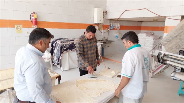 بازدید بیات بخشدار زنجانرود از نانوایی روستای دره لیک