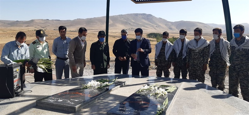 حضور بخشدار قره پشتلو و روسای ادارات بخش در مراسم غبارروبی مزار شهدای شهر ارمغانخانه