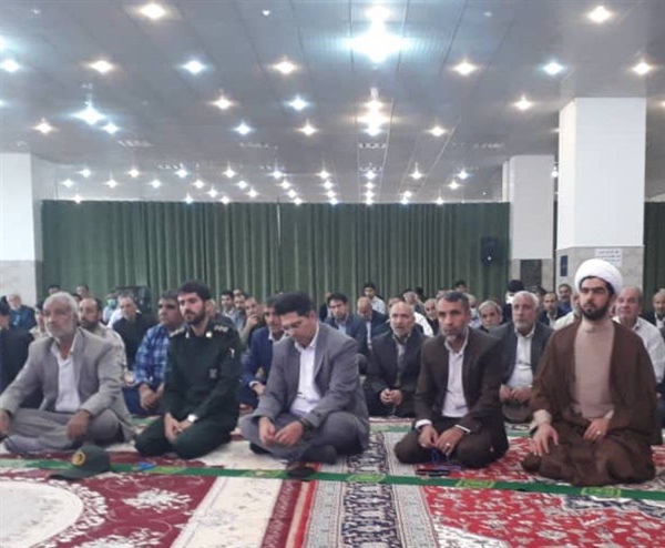 حضور بخشدار بزینه رود دررمراسم نماز جمعه شهر زرین رود در مورخه 1401/02/30
