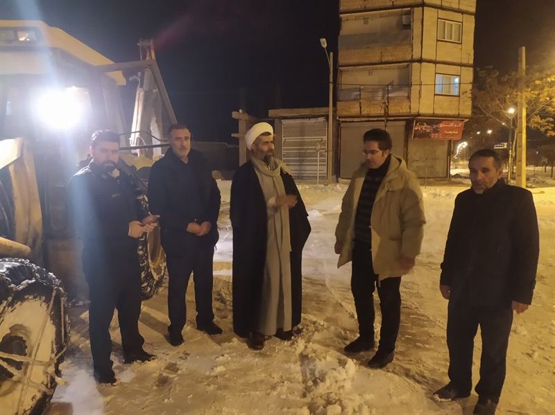 بخشدار بزینه رود از روند بازگشایی معابرشهر زرین رود بازدید نمود