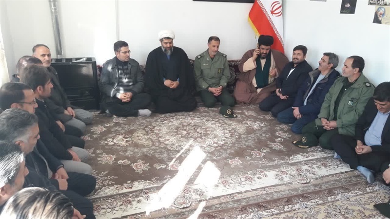 دیدار شورای اداری بخش بزینه رود با امام جمعه بخش بزینه رود به مناسبت دهه مبارک فجر انقلااب اسلامی
