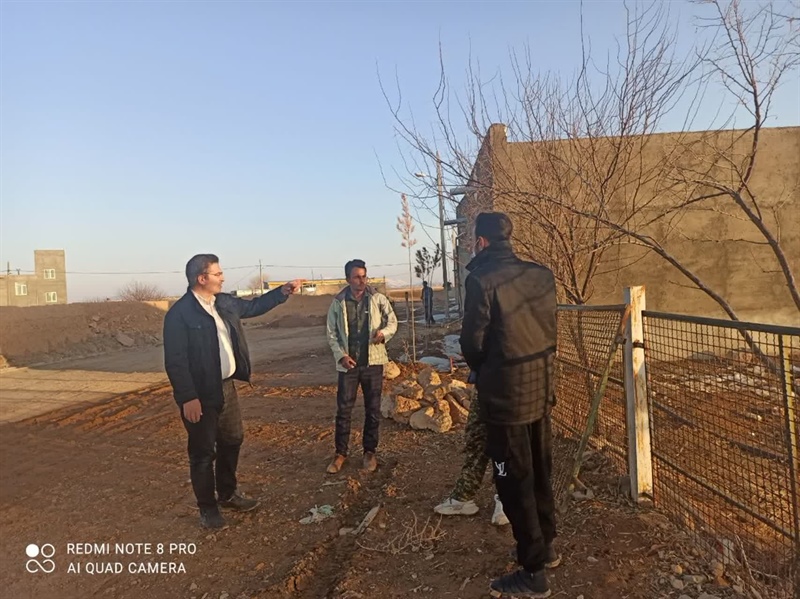 حضور بخشدار بزینه رود در روستای داشبلاغ وهمفکری با دهیار وشورای اسلامی روستا برای حل ورفع پاره ای از مشکلات روستا