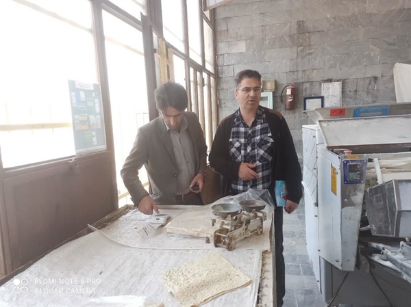 بازدید بخشدار بزینه رود به همراه رئیس مرکز خدمات کشاورزیبخش بزینه رود از نانوایی روستای شهید آباد