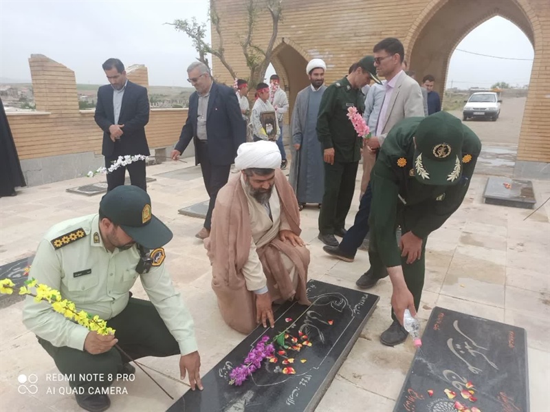 مراسم غبارروبی از مزار شهدا  به مناسبت سالروز آزاد سازی خرمشهر وهفته ایثار ومقاومت برگزار شد