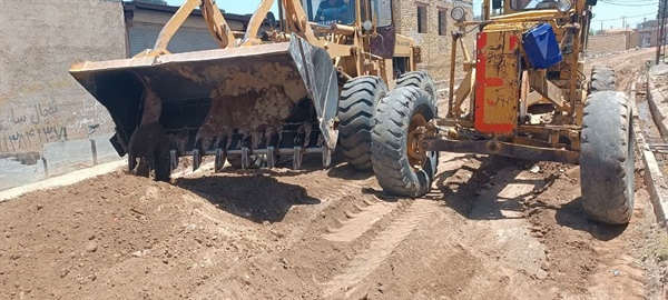 زیرسازی وآماده سازی چمن مصنوعی روستاهای حسام آباد وقشقجه