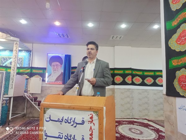 برگزاری مراسم عبادی وسیاسی نماز جمعه شهر زرین رود با حضور سخنرانی وارائه گزارش عملکرد دولت مردمی توسط بخشدار بزینه رود