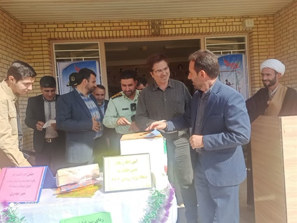 جشن عاطفه ها به مناسبت آغاز تحصیلی جدید در مدرسه رسالت شهر زرین رود برگزار شد