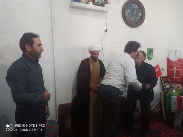 یادواره شهدای شهر زرین رود در منزل پدری شهید بهرامی با حضور دانش آموزان به مناسبت هفته دفاع مقدس وآغاز سال تحصیلی جدید برگزارشد.
