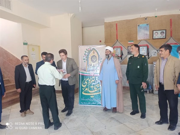 دیدار بخشدار بزینه رود وامام جمعه شهر زرین رود به همراه برخی رؤسای ادارات بخش با فرماندهی انتظامی بخش بزینه رود به مناسبت هفته نیروی انتظامی