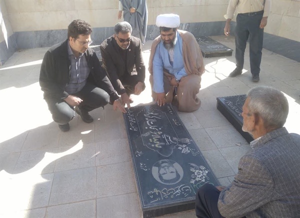 آئین غباروبی وعطر افشانی مزار شهدای روستای زاغج برگزار شد