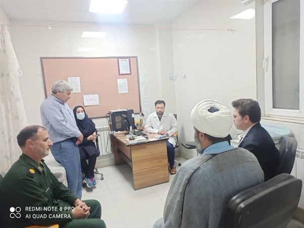 حضور بخشدار بزینه رود در درمانگاه شهر به مناسبت روز پرستار