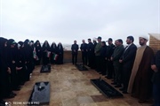 عطر افشانی وغباروبی مزارشهدا  شهر زرین رود برگزار شد