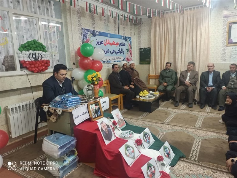 جشن انقلاب به مناسبت دهه فجر در مدرسه شبانه روزی ام الائمه شهر زرین رود برگزار شد