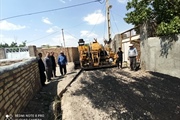 بازدید بخشدار بزینه‌رود از عملیات آسفالت‌ریزی معابر روستای گل‌تپه