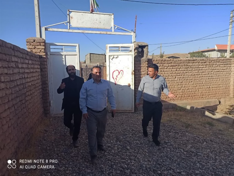 بازدید بخشدار بزینه رود ازمدرسه تخریبی روستای زاغه لو و برنامه‌ ریزی برای ساخت مدرسه مشارکتی
