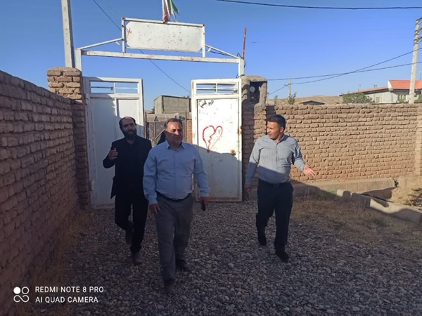 بازدید بخشدار بزینه رود ازمدرسه تخریبی روستای زاغه لو و برنامه‌ ریزی برای ساخت مدرسه مشارکتی