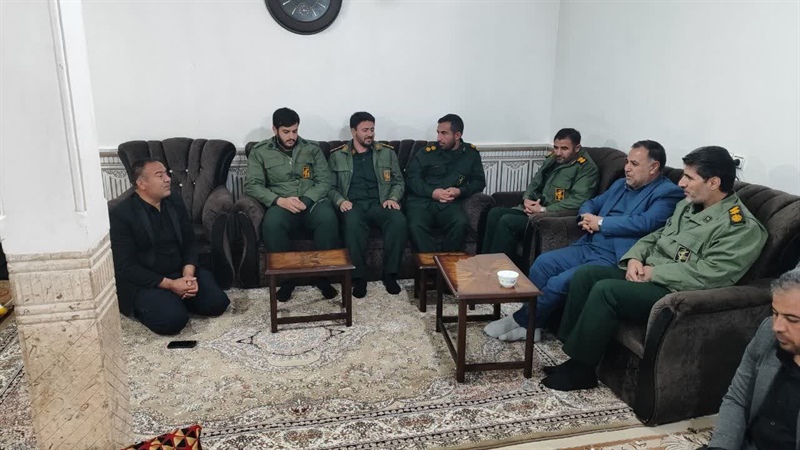 حضور مسئولان در منزل فرمانده پایگاه مقاومت بسیج روستای شرور