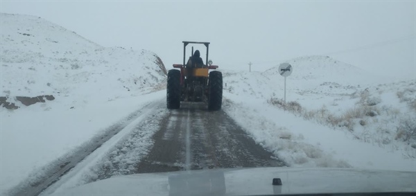 بازگشایی مسیرهای مواصلاتی توسط دهیاری روستای گوگرچینک