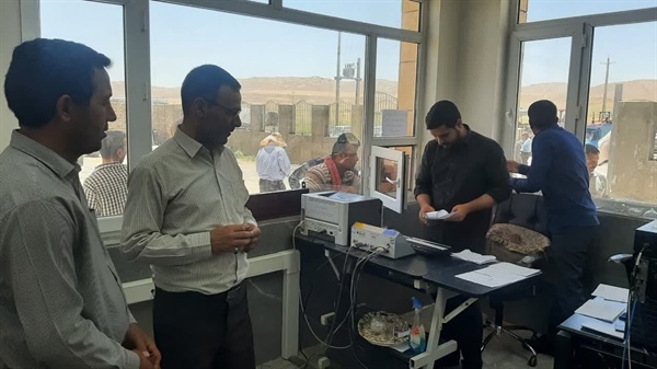 بازدید بخشدار افشار از خدمات رسانی سیلوی گندم به کشاورزان منطقه