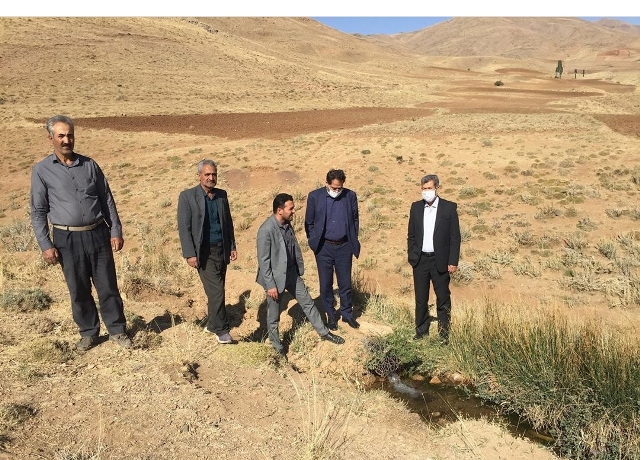 بازدید نجفی و جوانکیا از چشمه و خط انتقال آب شرب روستای زره باش بمنظور بهسازی خط 30 شهریور