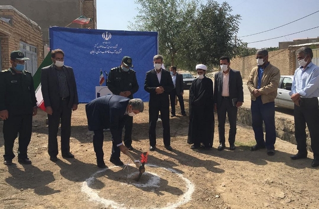 کلنگ زنی پروژه اصلاح شبکه آبرسانی به روستاهای میموندره و مهستان با حضور فرماندار، بخشدار و فرمانده سپاه