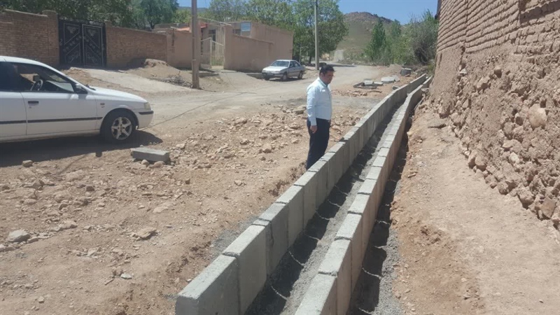 بازدید میدانی مهندس نژاد حسینی بخشدار محترم  خرم دره از پروژه های عمران روستایی بخش مرکزی خرم دره