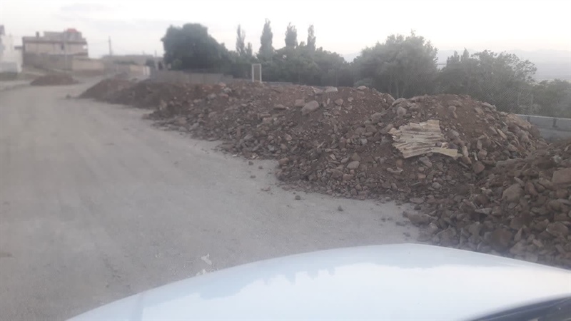 شن ریزی خیابان سعدی و خیابان خانه بهداشت روستای الوند با اعتبارات دهیاری