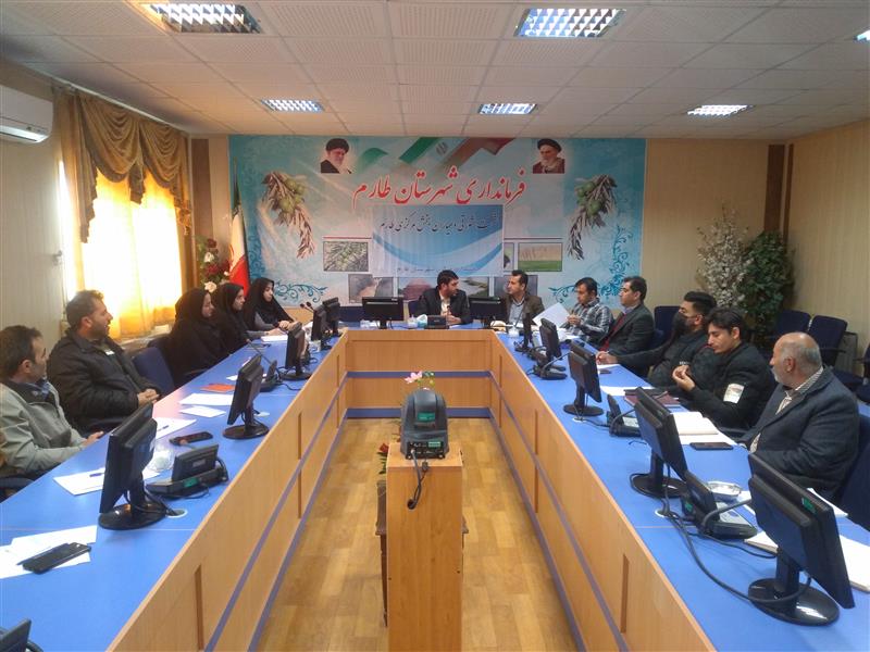 پنجمین نشست مشورتی دهیاران بخش مرکزی طارم برگزار گردید.