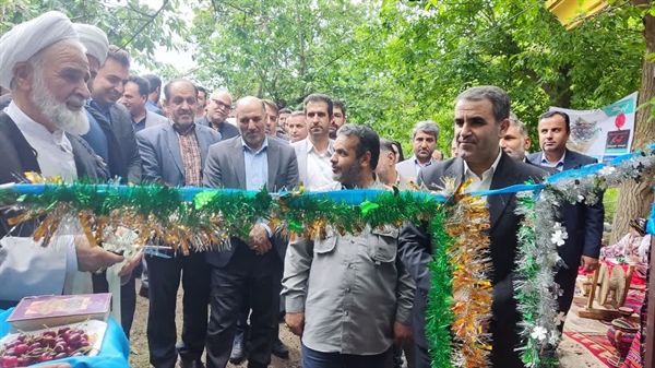 چهارمین جشنواره گیلاس با حضور مسئولین استانی و شهرستانی در روستاهای ولیدر و شیت افتتاح شد.