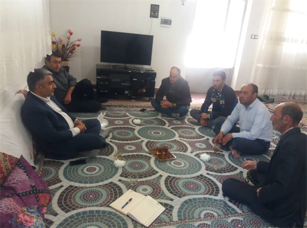 حضور بخشدار مرکزی ماه نشان در روستای لرده شور و دیدار با اعضای شورای اسلامی و دهیار این روستا