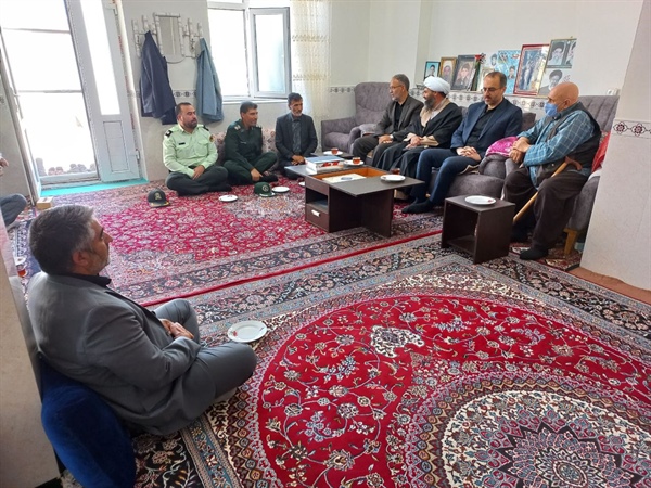 دیدار و تجلیل از خانواده محترم شهید والامقام صادق کریمی با حضور دکتر رفیعی معاون سیاسی ، امنیتی و اجتماعی استاندار زنجان