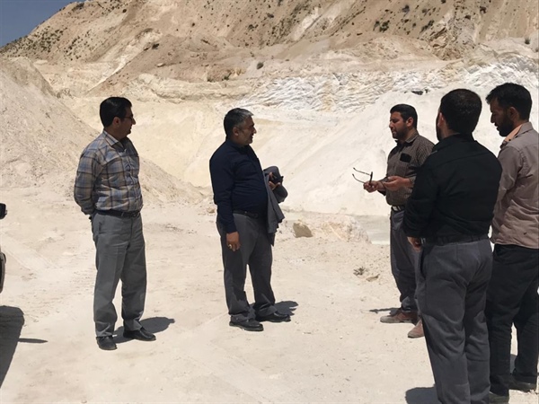 حضور بخشدار مرکزی ماه نشان در روستای معانلو و بازدید از محل تأمین آب شرب روستا