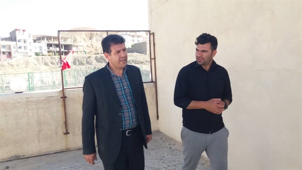 بازدید بخشدار بخش مرکزی جناب آقای مهندس اسکندری وکارشناس فنی( خانم اسکندری ) از روستای گلابر وساختمان دهیاری و معابر روستای گلابر سفلی