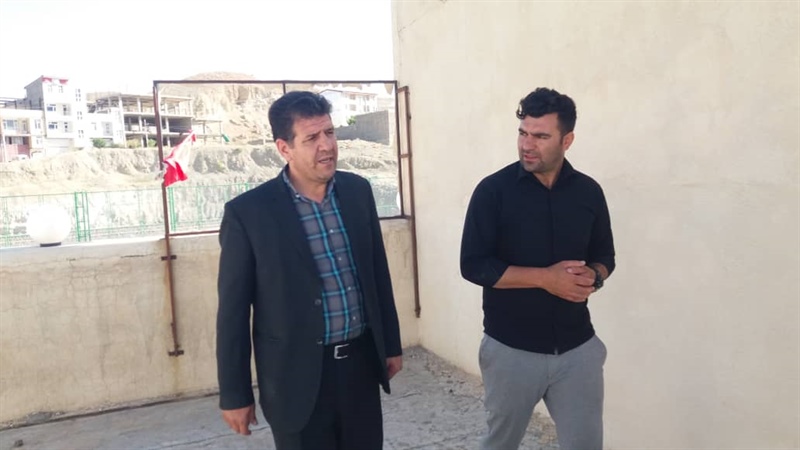 بازدید بخشدار بخش مرکزی جناب آقای مهندس اسکندری وکارشناس فنی( خانم اسکندری ) از روستای گلابر وساختمان دهیاری و معابر روستای گلابر سفلی