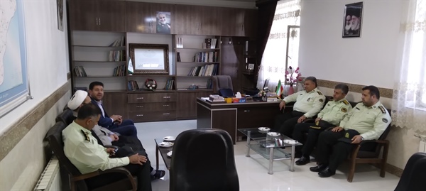 ﻿دیدار جناب سرهنگ معصومی راد فرمانده محترم نیروی انتظامی شهرستان با بخشدار مرکزی به مناسبت هفته دولت