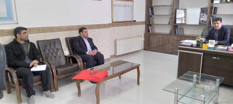 دیدار نوروزی مدیر امور مالیاتی شهرستان ایجرود با بخشدارمرکزی وهمچنین تبادل نظر در حوزه دهیاریها
