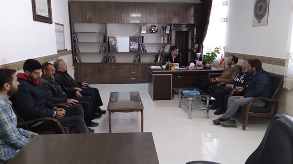 دیدار اعضای شورای اسلامی،دهیارمحترم وجمعی از کشاورزان روستای آلاچمن با بخشدارمرکزی جناب آقای اسکندری در خصوص بررسی مشکلات خود با اداره منابع طبیعی شهرستان